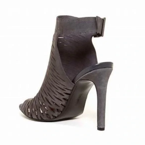 Vince Camuto open toe heels - Picture 6 of 9